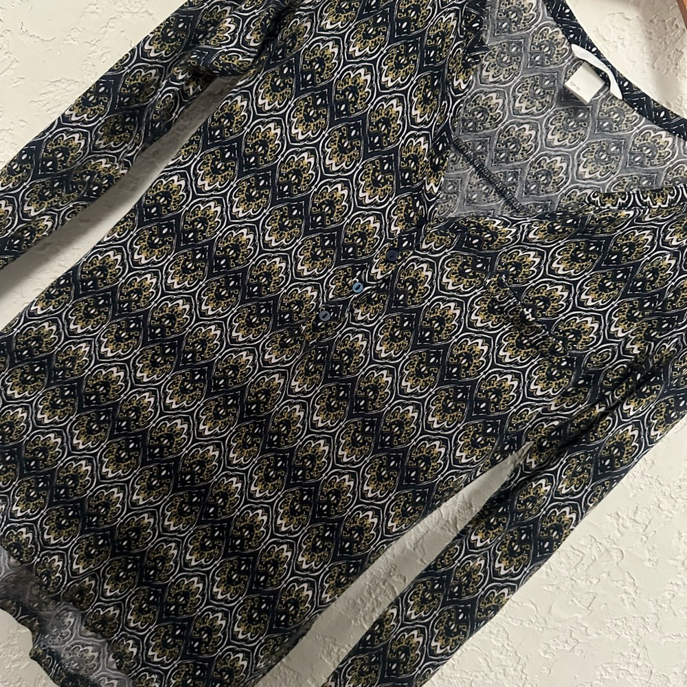Stylish Patterned Blouse - Picture 2 of 4